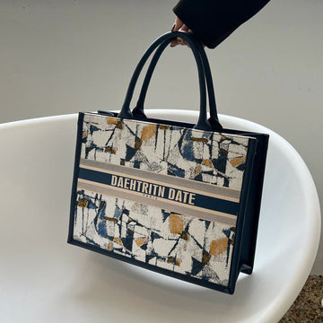 Women's large capacity canvas commuter tote