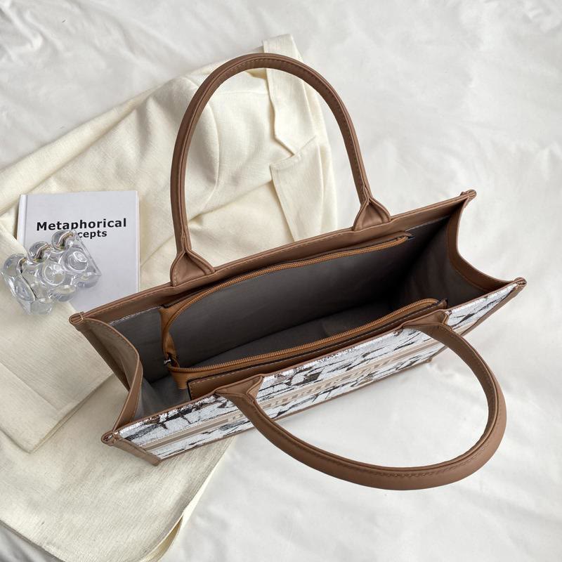 Women's large capacity canvas commuter tote